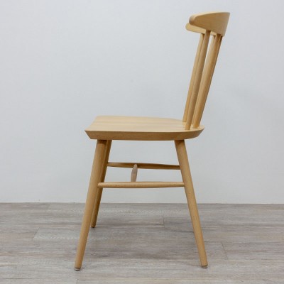 Chaise à barreaux en bois