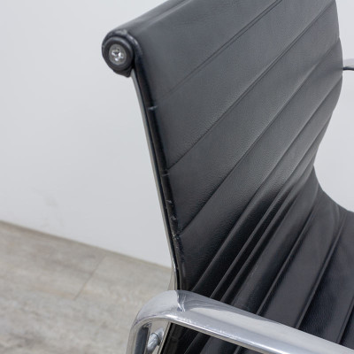 Vitra Aluminium Chair EA 118 2nd C.