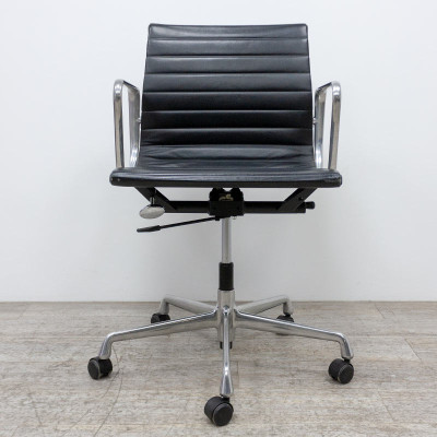 Vitra Aluminium Chair EA 118 2nd C.