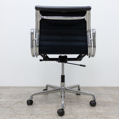 Vitra Aluminium Chair EA 118 2nd C.