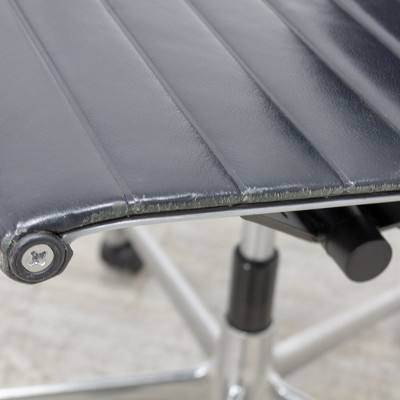 Vitra Aluminium Chair EA 118 2nd C.