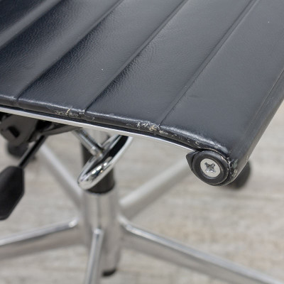 Vitra Aluminium Chair EA 118 2nd C.