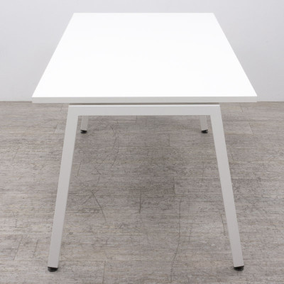 Bureau droit Narbutas L140 Blanc Bureau droit Narbutas L140 Blanc