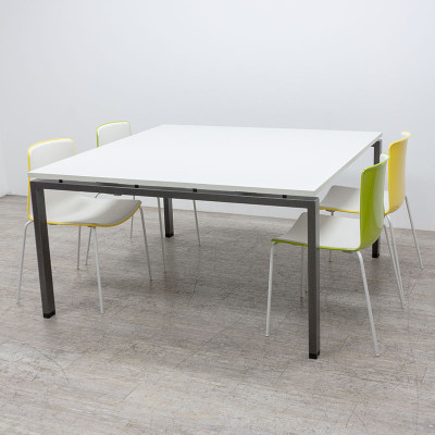 Majencia Table réunion L140 Gris C.