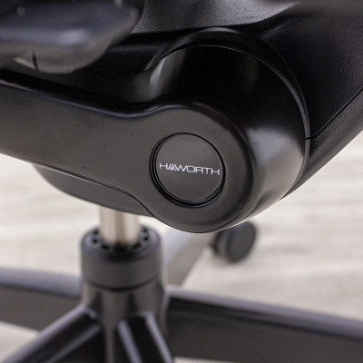 Haworth Comforto 89 / Zody Noir 4D