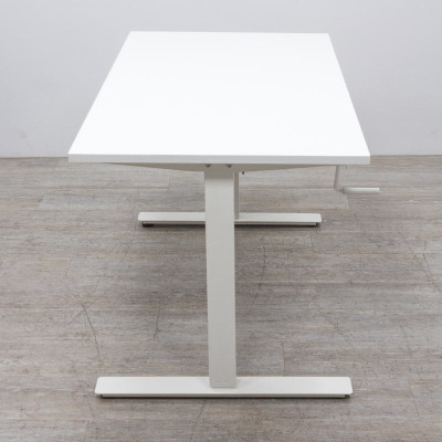 Bureau IKEA réglable en hauteur