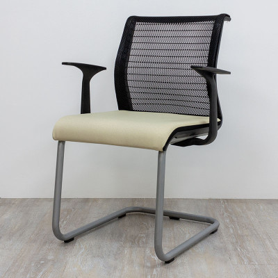 Steelcase Think Ivoire/ Noir+acc.