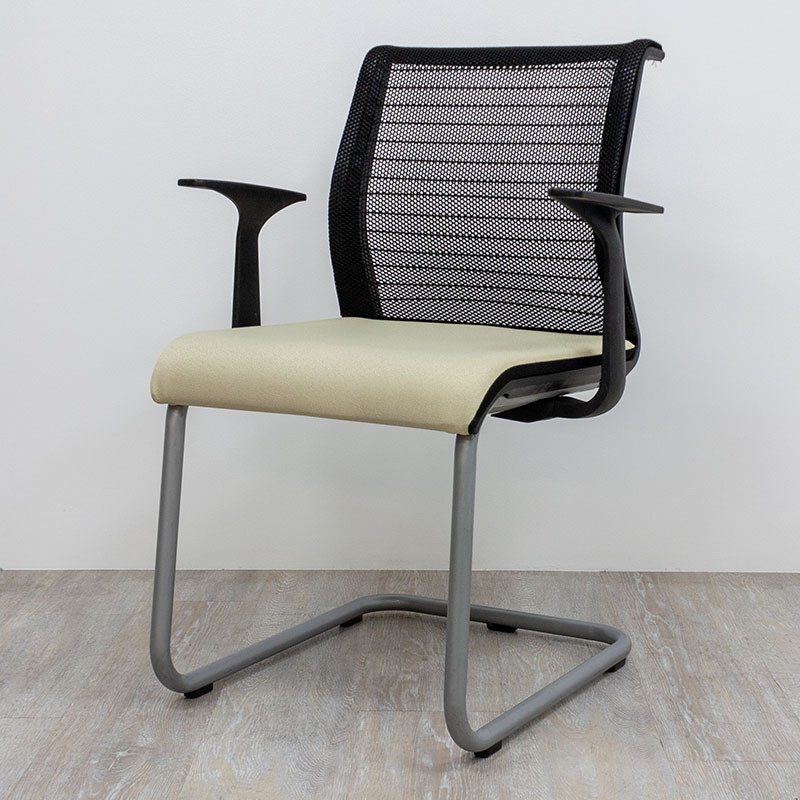 Steelcase Think Ivoire/ Noir+acc.