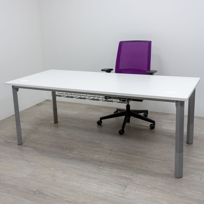 Bureau Kinnarps L180 Blanc / Gris