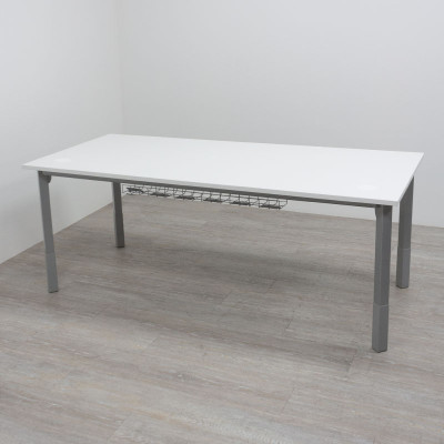 Bureau Kinnarps L180 Blanc / Gris