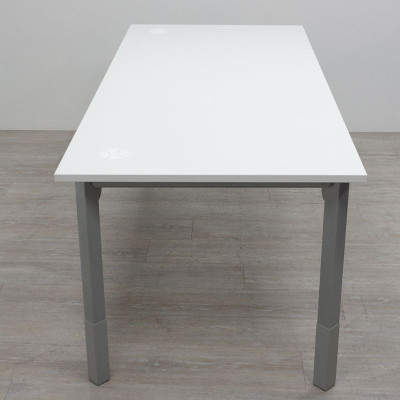 Bureau Kinnarps L180 Blanc / Gris