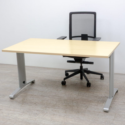 Bureau droit L140 Hêtre / Gris