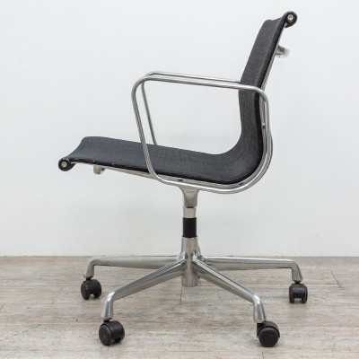 Vitra Aluminium Chair EA 117 Noir