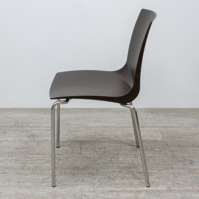 Chaise coque marron