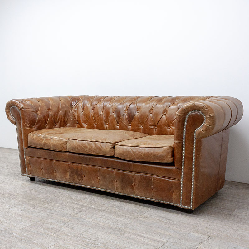 Canapé type Chesterfield en cuir