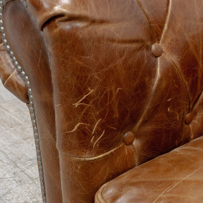 Canapé type Chesterfield en cuir