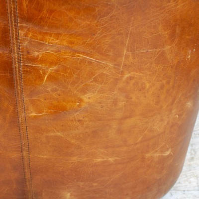 Canapé type Chesterfield en cuir