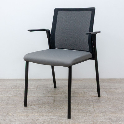 Chaise 4 pieds + acc. en tissu gris