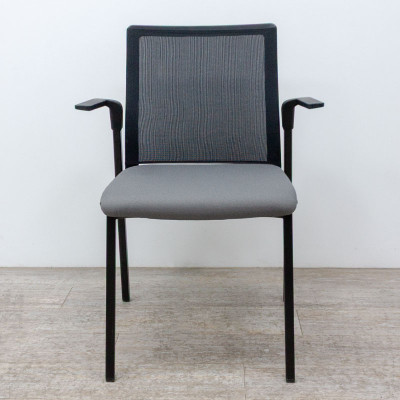 Chaise 4 pieds + acc. en tissu gris