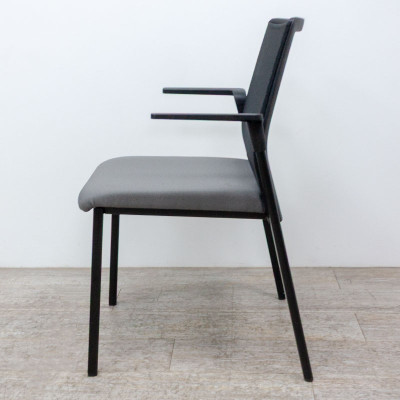 Chaise 4 pieds + acc. en tissu gris