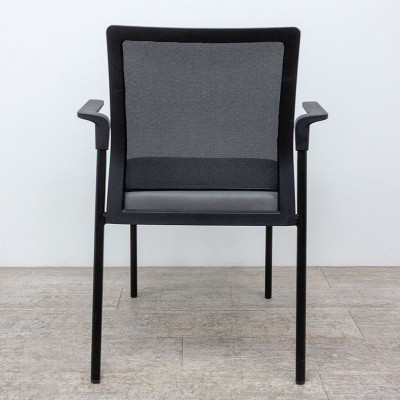 Chaise 4 pieds + acc. en tissu gris