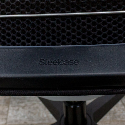 STEELCASE Think V1 Kaki / Noir 3D