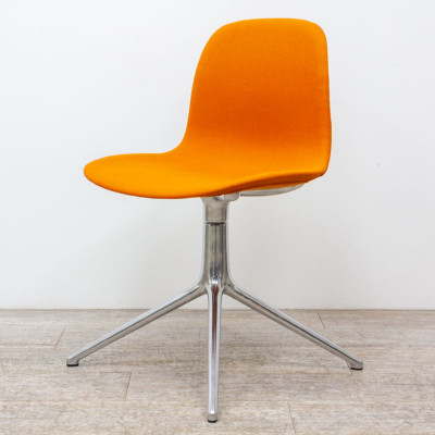 NORMANN Form chair Swivel Orange