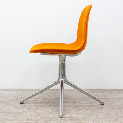 NORMANN Form chair Swivel Orange
