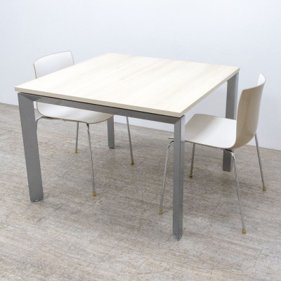Table carré L100 Frêne / Gris Alu
