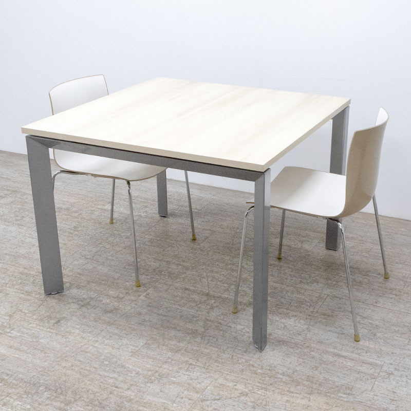 Table carré L100 Frêne / Gris Alu