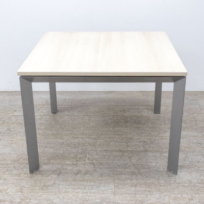 Table carré L100 Frêne / Gris Alu