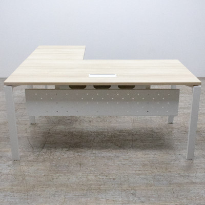 Bureau L160 avec retour+voile Frêne
