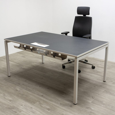 Bureau droit L180 P100 Noir / Blanc