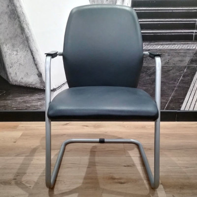 Chaise en similicuir Noir / Gris