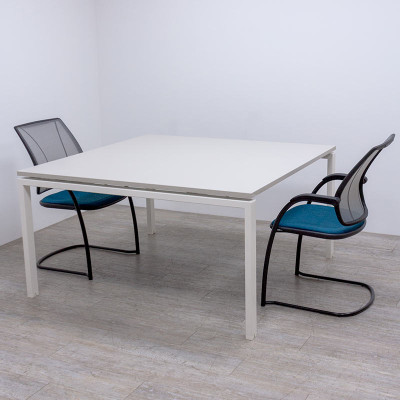 Bench/ table 2 postes Majencia Gris