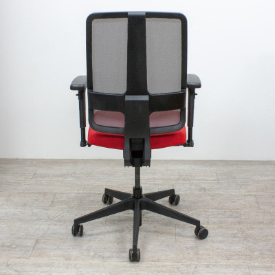 Majencia Drakkar rouge gris 3D