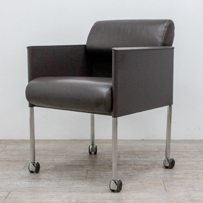 Fauteuil à roulettes en cuir Brun