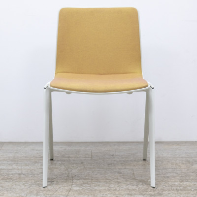 BRUNNER A Chair Brun / Blanc