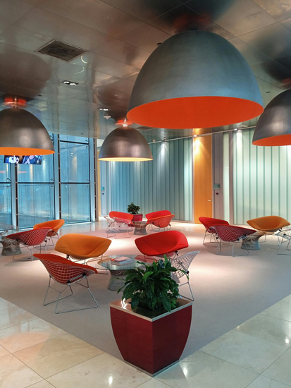 aménagement d'un hall d'entreprise chaleureux
