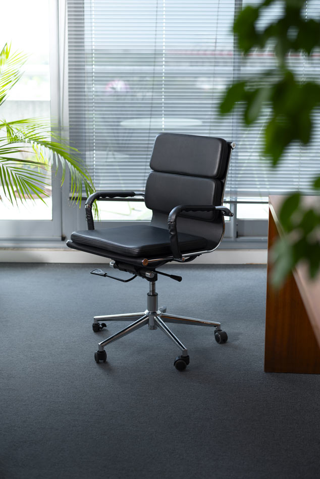 chaise de bureau en cuir
