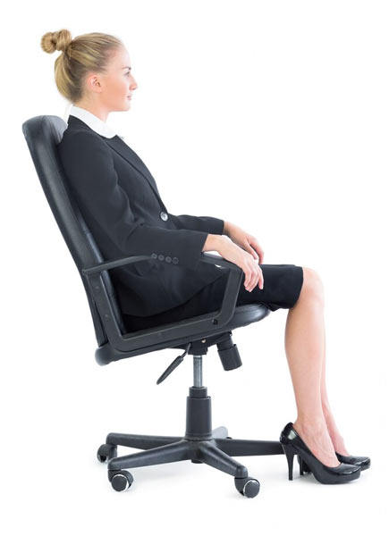femme correctement assise