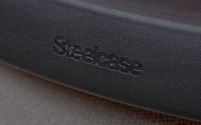 Estampillage du logo Steelcase
